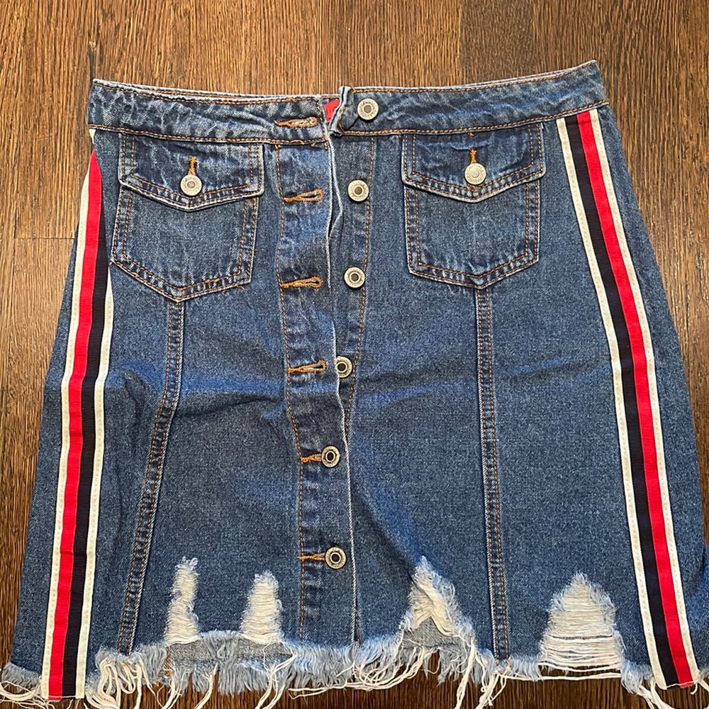 High waisted jean skirt with stripes on side